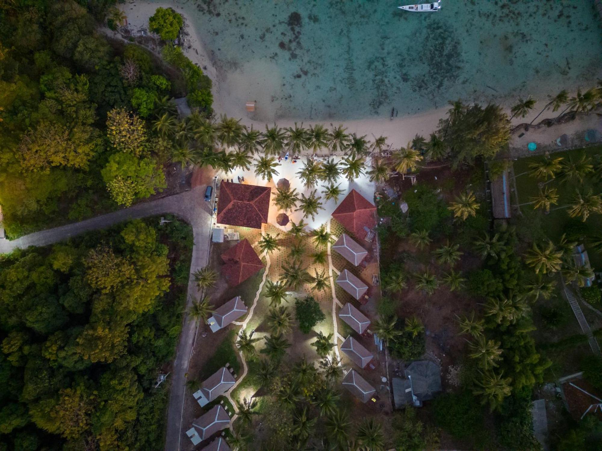 Eco Casa Hotel Ilhas Karimunjava Exterior foto