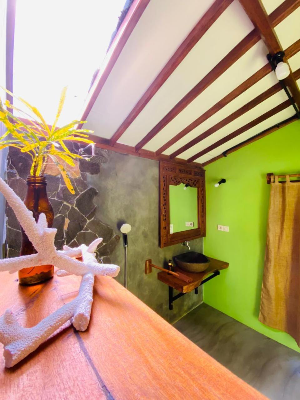 Eco Casa Hotel Ilhas Karimunjava Exterior foto