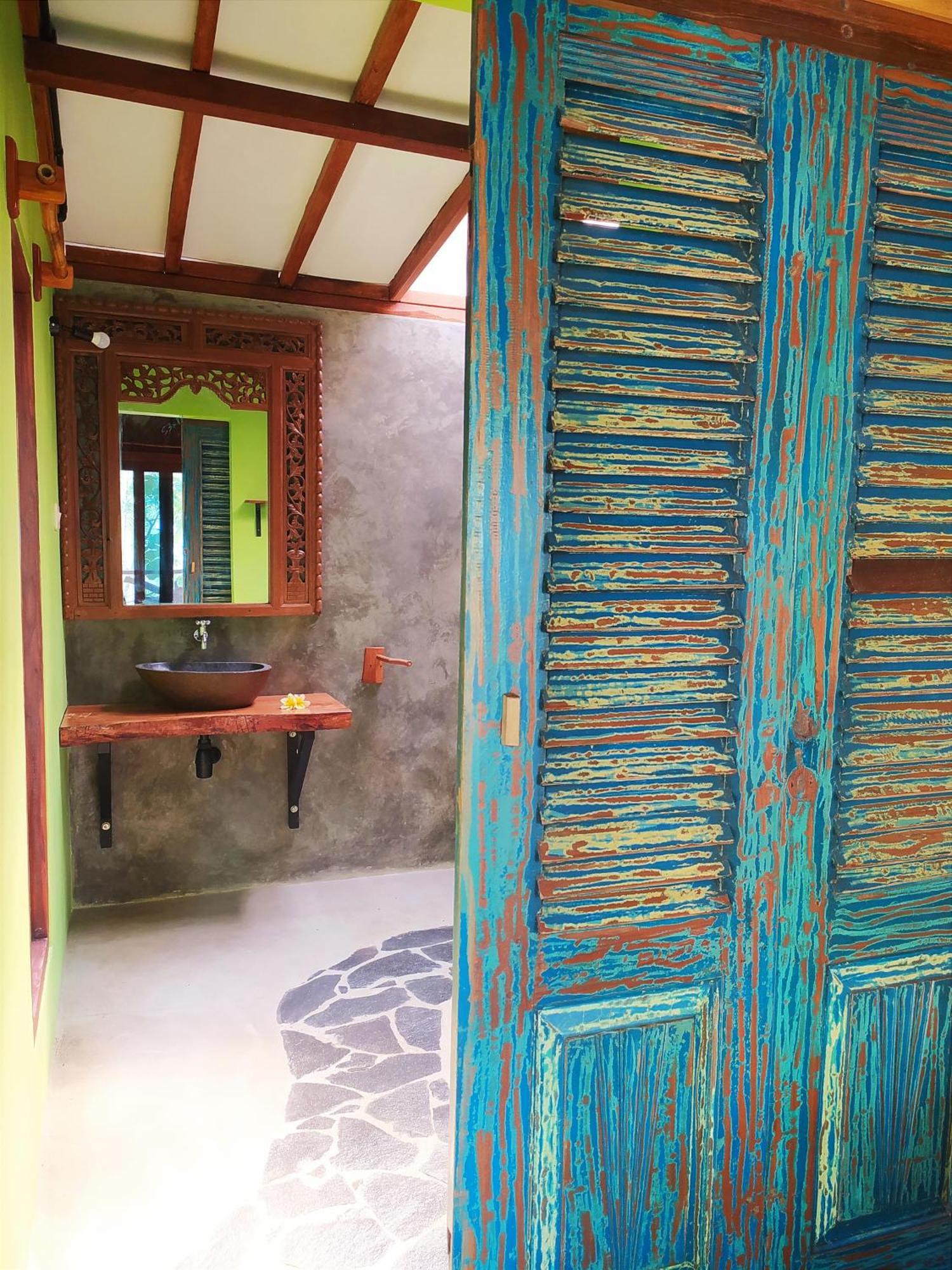 Eco Casa Hotel Ilhas Karimunjava Exterior foto